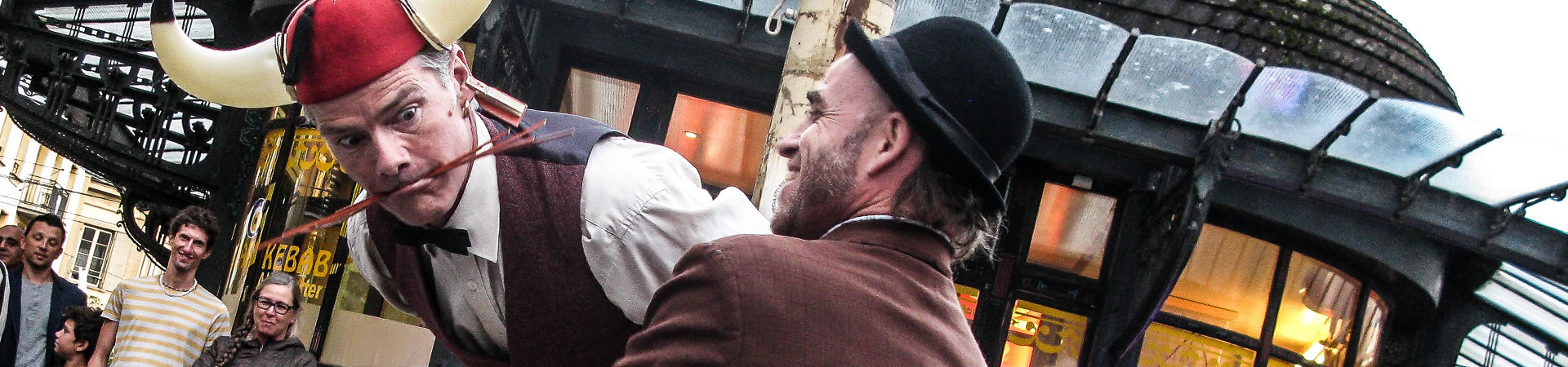 Oskar &  Strudel, Itinerant circus, stage and street artists